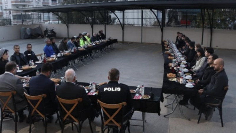 KAYMAKAM KORKUTATA POLİSLE İFTARDA BULUŞTU