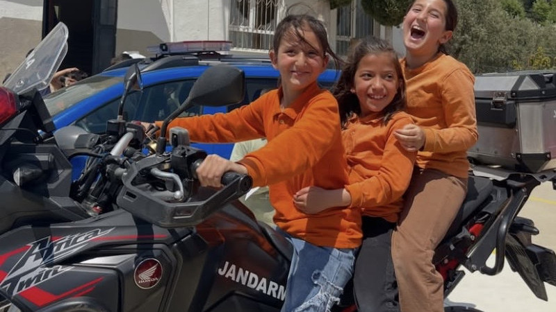 MİNİKLERİN JANDARMA HEYECANI