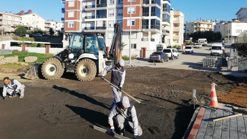 İSTİKLAL’DE YOLLAR GÜZELLEŞİYOR