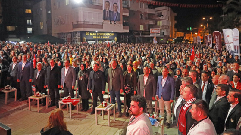 KONAKLI YÜCEL’İ BAĞRINA BASTI