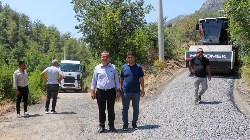 50 YILLIK YOLLAR İLK KEZ ASFALTLANIYOR