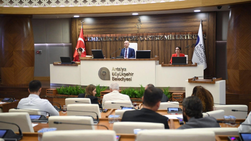 BAŞKAN YILMAZ’DAN ÖZÇELİK’E TEBRİK