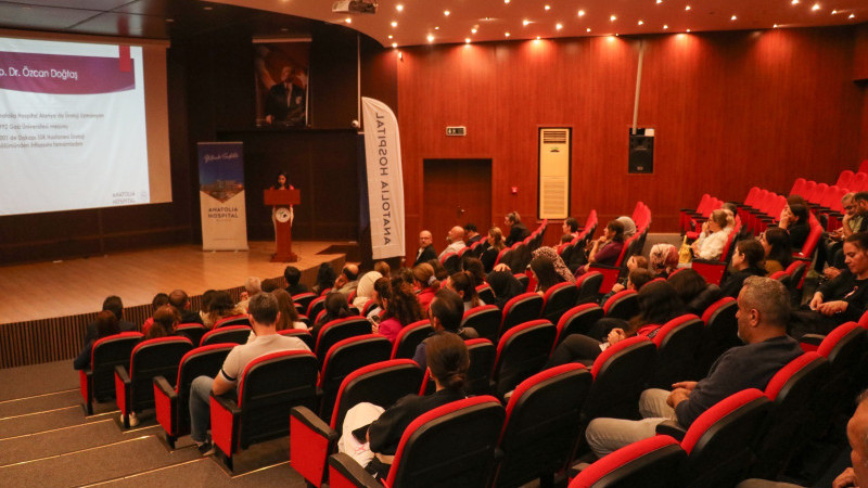 GAZİPAŞA BELEDİYESİ’NDEN KANSERDE ERKEN TANIYA DİKKAT ÇEKEN KONFERANS