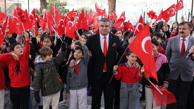 OKULLARDA BAYRAK COŞKUSU