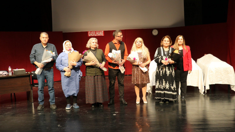 “KADINLAR KONUŞURSA” ALKIŞ ALDI