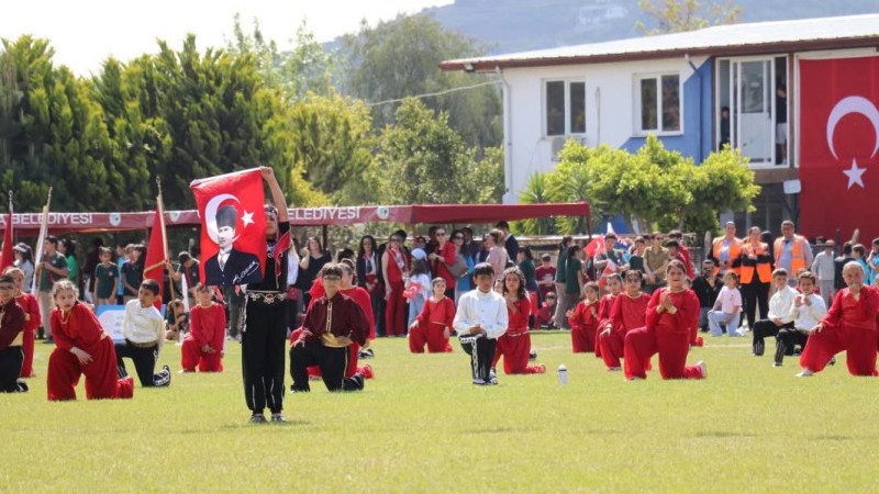 23 Nisan coşkuyla kutlandı
