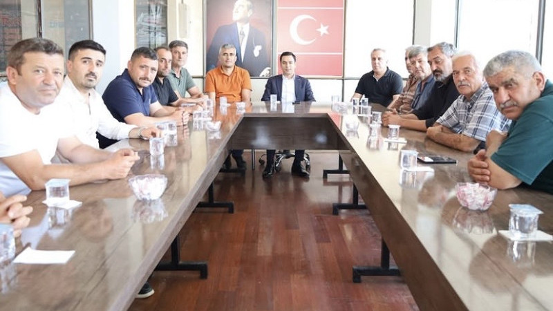 KAYMAKAM UĞUZ’DAN MUHTARLAR DERNEĞİNE ZİYARET